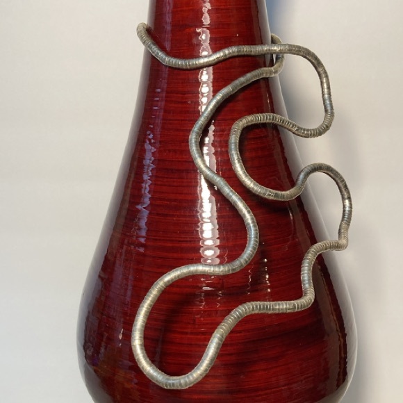 Vintage Flexible Metal Coil Abstract Necklace - Picture 4 of 12